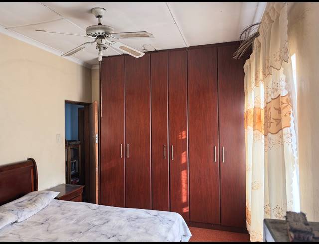 4 BEDROOM HOUSE TO LET IN UMLAZI V